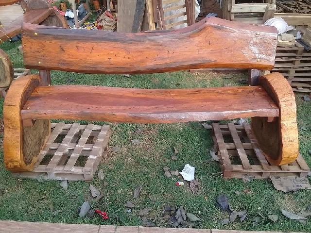 Foto 1 - Banco em madeira rústica